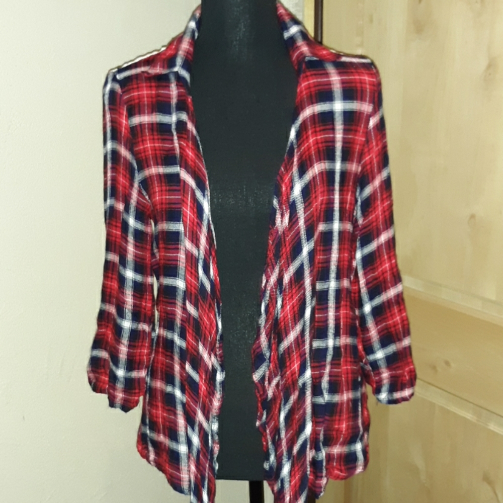 Super comfy red flannel plaid top w/stunning back